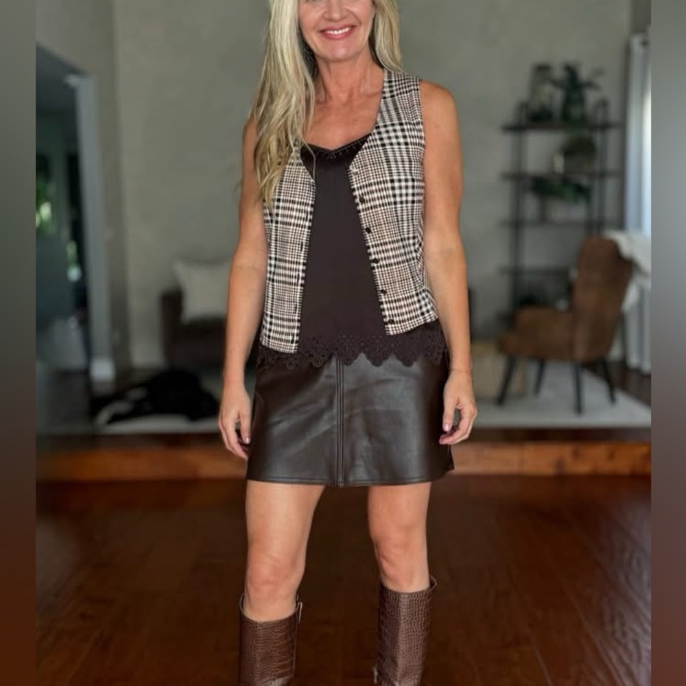 Cabi Gigi skirt (comfy short under it) - Picture 15 of 16